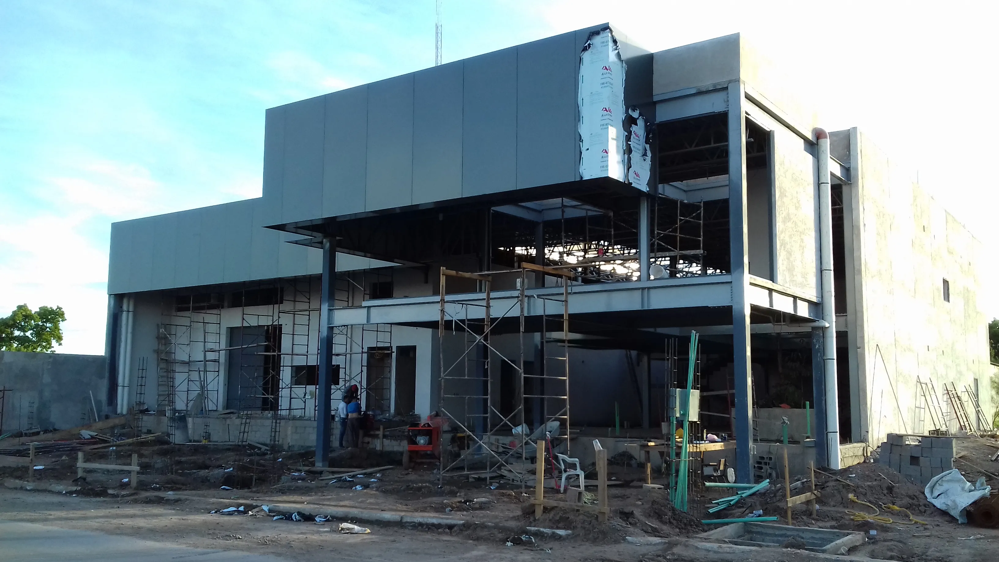 Fachada de panel de aluminio LOF Guasave